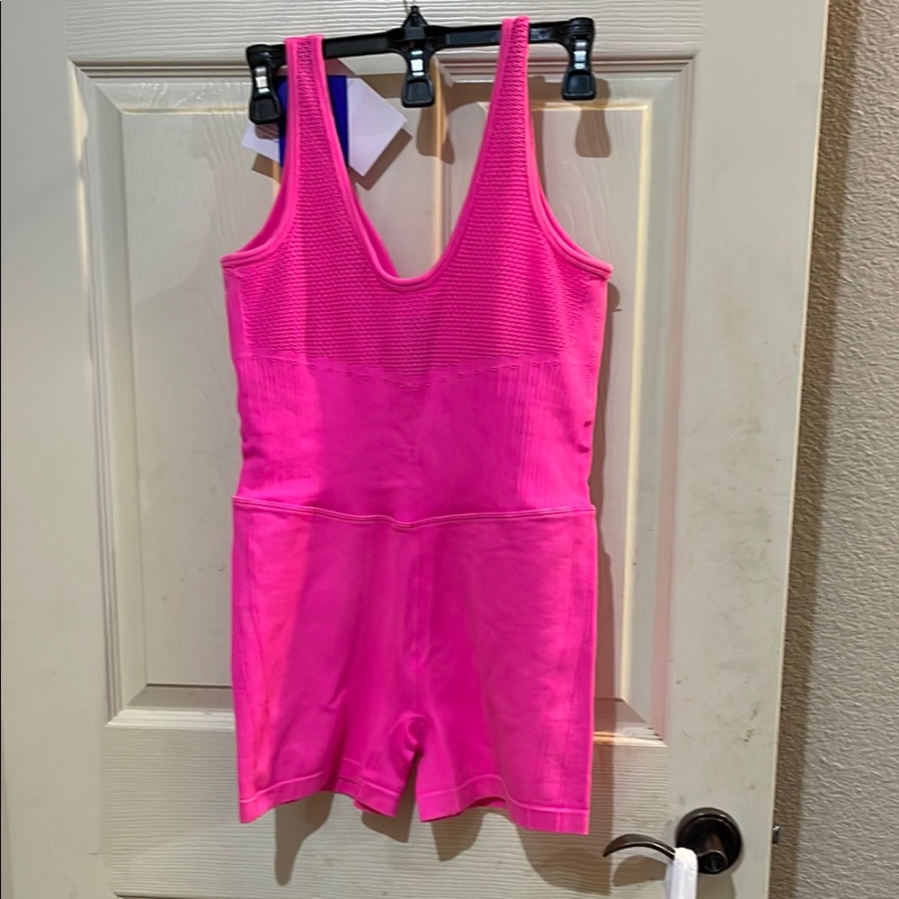 🆕Bright Pink JoyLab Sleeveless V-Neck 
 Romper with compression Size L - Picture 2 of 12